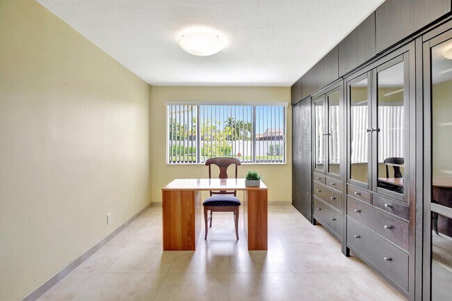 Building Photo - 1541 SW 102nd Terrace