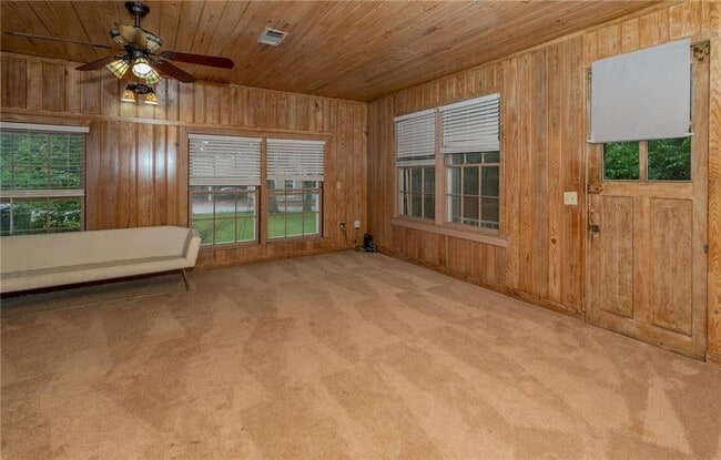 Building Photo - 2404 Schulle Ave