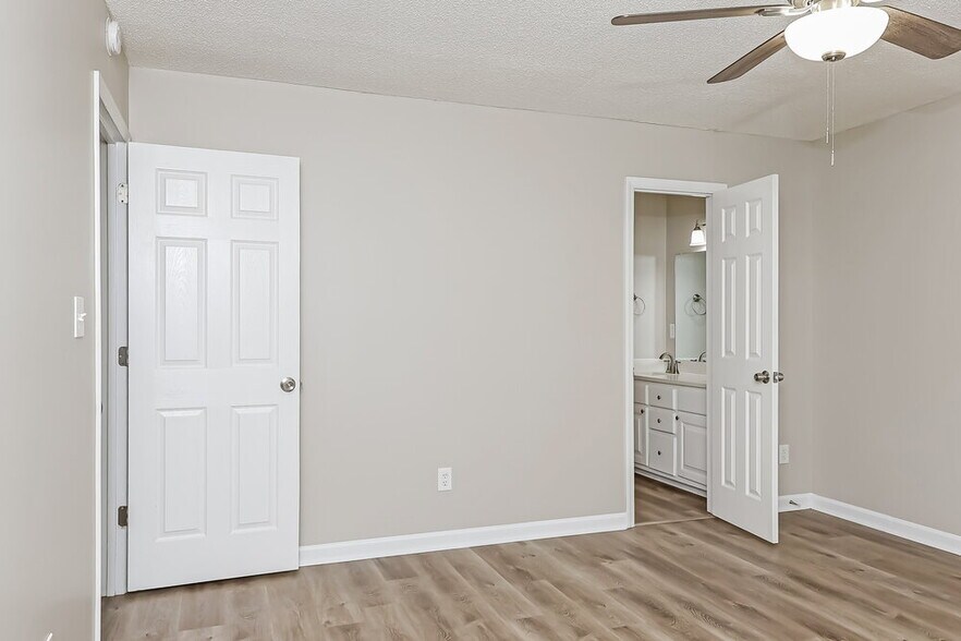 Building Photo - 3007 Brittany Dr
