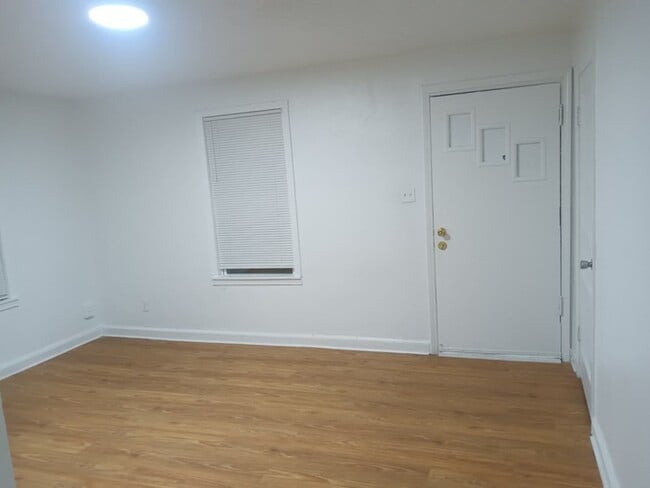 Building Photo - Cute Home For Rent