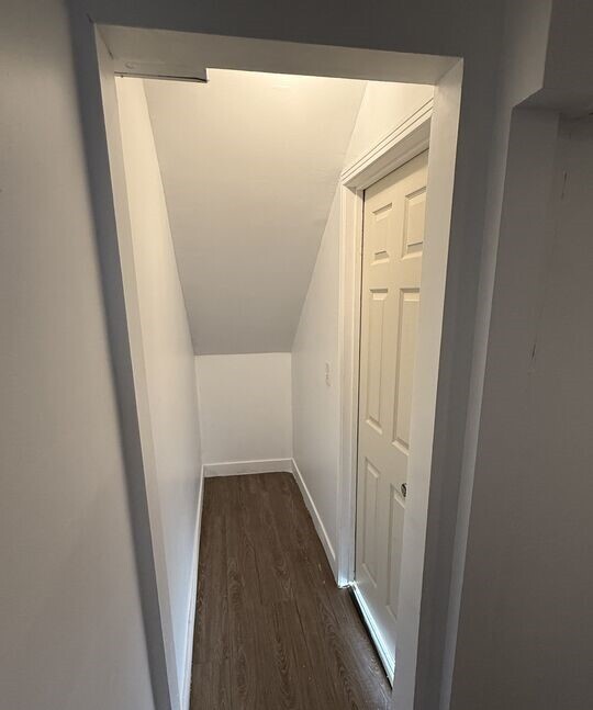 Building Photo - 1505 S Dunsmuir Ave