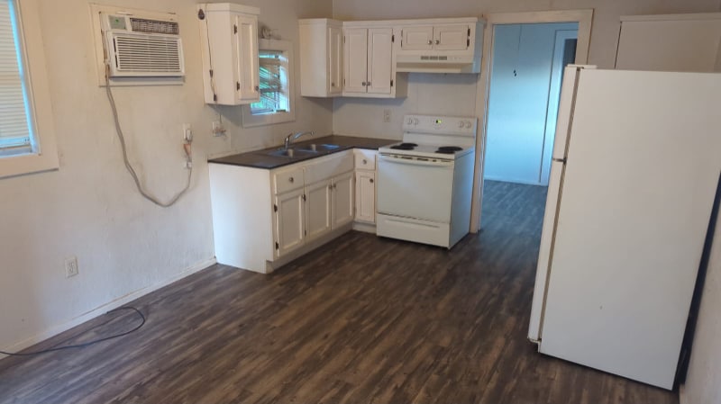 Building Photo - 405 N Clegg St