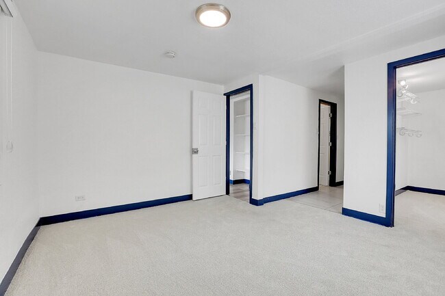 Building Photo - $2,550 - 3 Bed, 2 Bath Updated Home in Den...