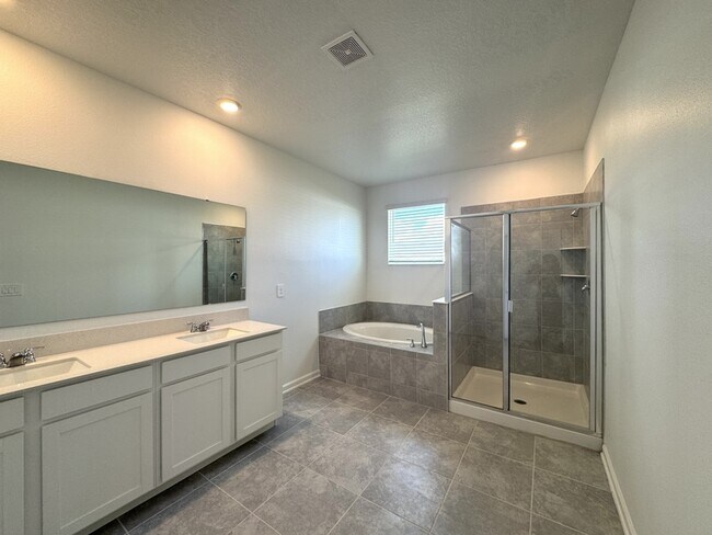 Building Photo - 336 Nine Iron Dr