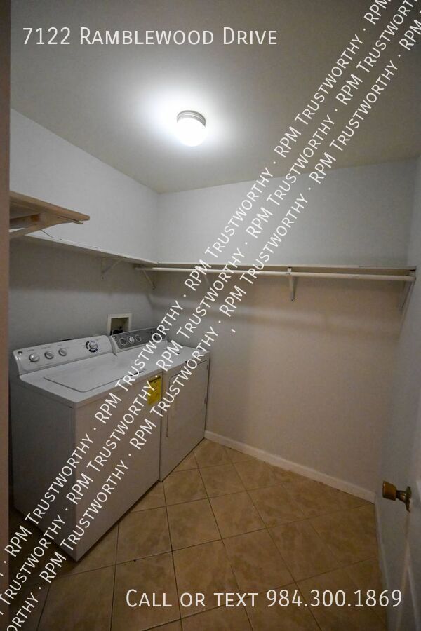 Building Photo - 7122 Ramblewood Dr