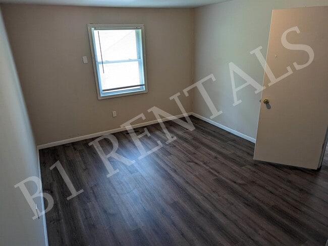 Building Photo - 326 6th St