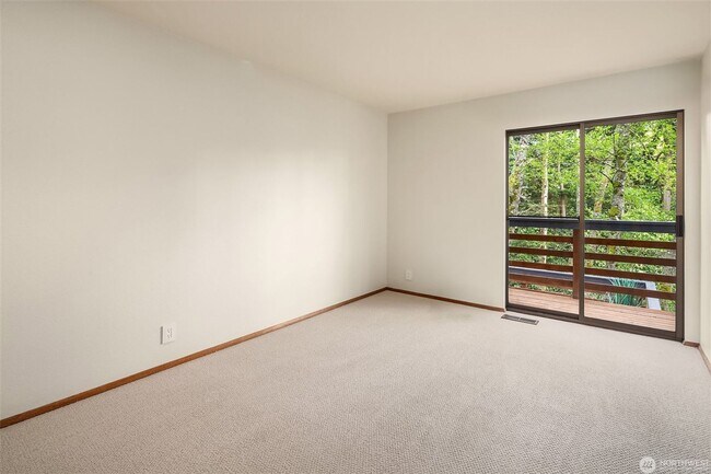 Building Photo - 3bd/2.25ba Edmonds House