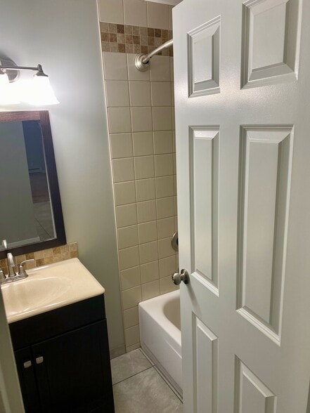 Building Photo - 400 Taylor Ave NW