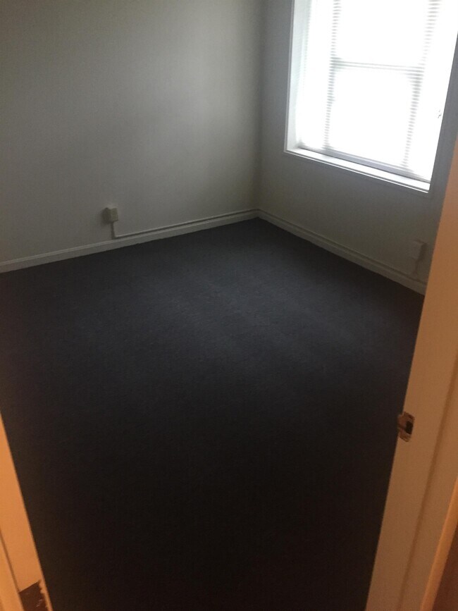 Building Photo - 1840 La Salle Pl