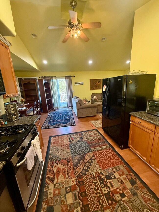 Building Photo - 14009 Bitney Springs Rd