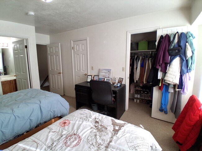 Building Photo - 565 N 300 E