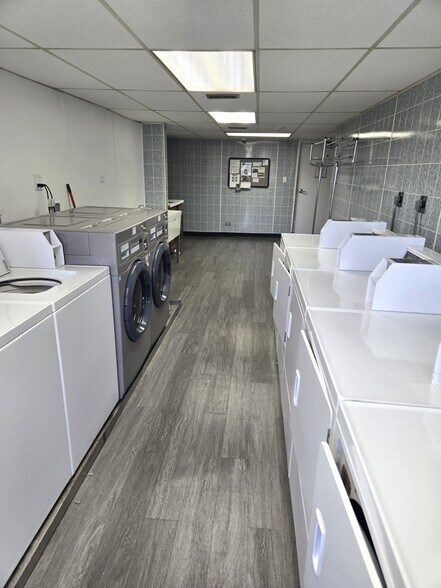 Building Photo - 450 Plum Creek Dr