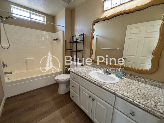 Building Photo - 3736 Ellendale Cir