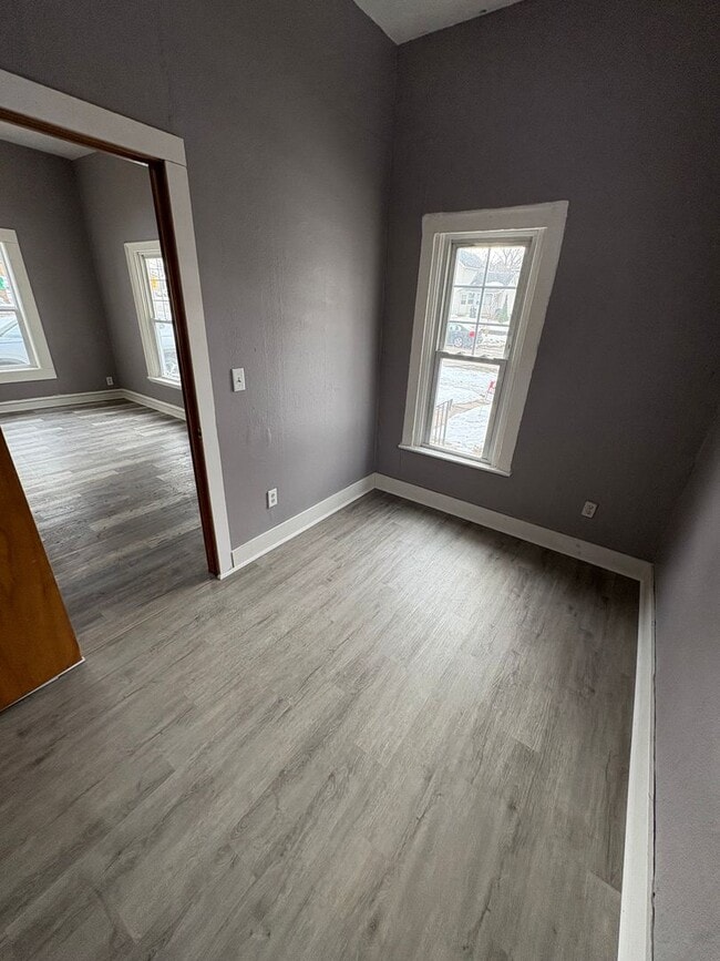 Building Photo - Recently update 2 bed 1 bath home