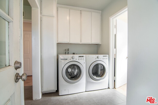 Building Photo - 6322 W 79th St