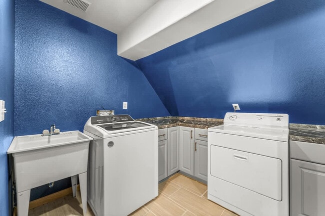 Building Photo - 7208 Secrest Ct