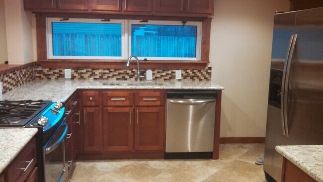 Building Photo - 5BD/3BA Home Near Pearl St, CU, Hiking Park | Avail. August 2026 Pre-Lease