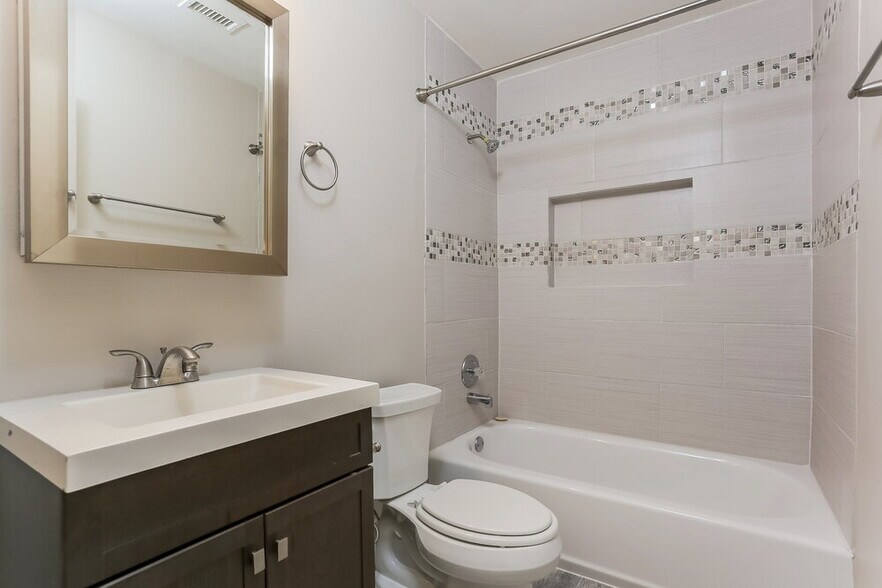 Building Photo - 1407 Bayou Glen Dr