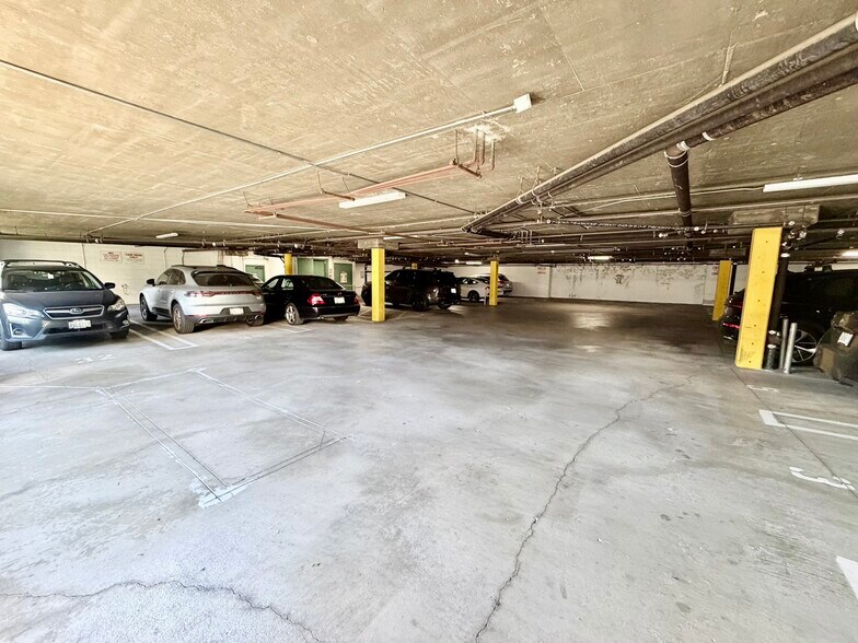 Building Photo - 1430 Colby Ave