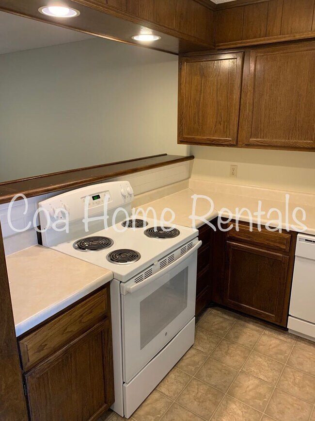 Building Photo - East Side Condo