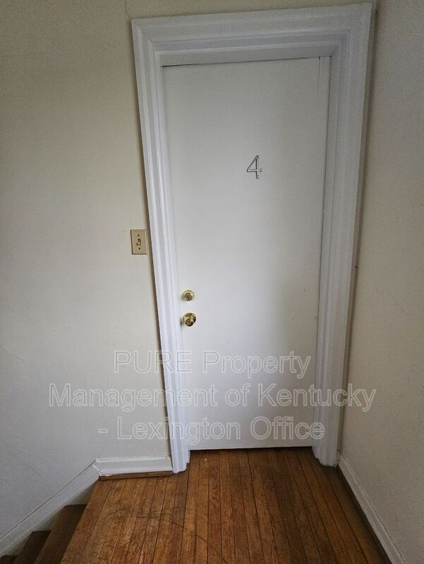 Building Photo - 115 Delmont Dr