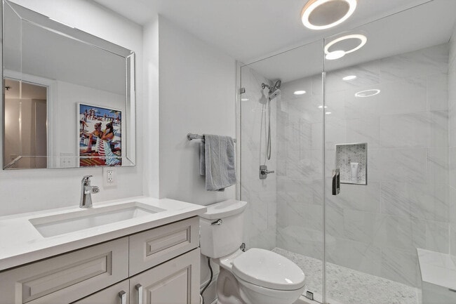 Building Photo - 600 Ocean Dr