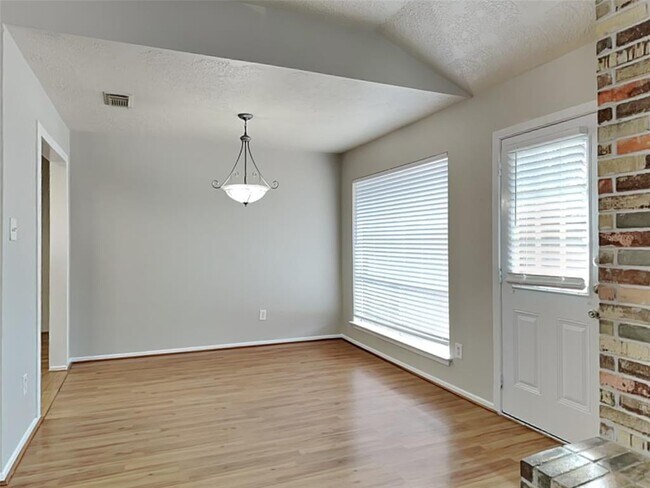 Building Photo - 4823 Ingleside Ct