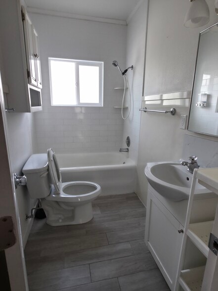 Building Photo - 163 W 400 S