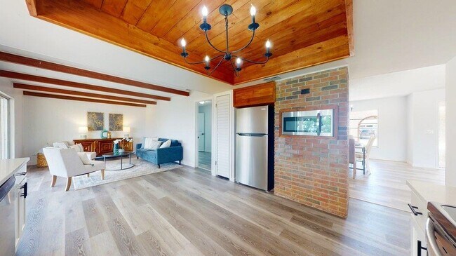 Building Photo - 10 Coral Reef Ct S