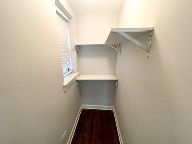 Building Photo - 6736 N Glenwood Ave