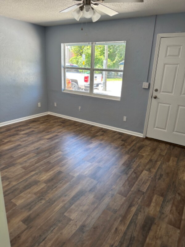 Building Photo - 424 Daytona St