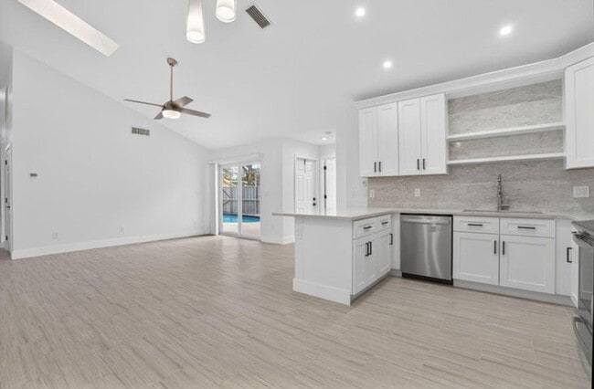 Building Photo - 5230 Woodruff Ln