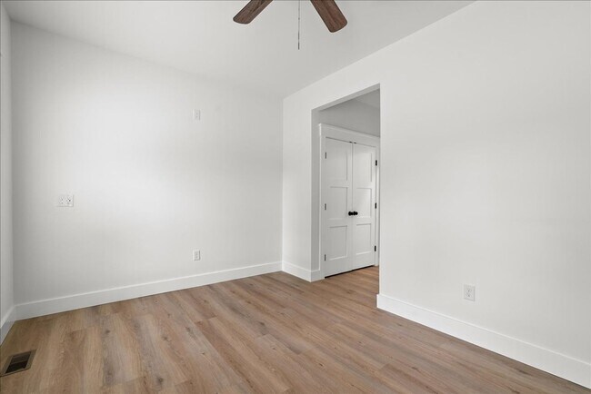 Building Photo - 246 Magnolia Dr