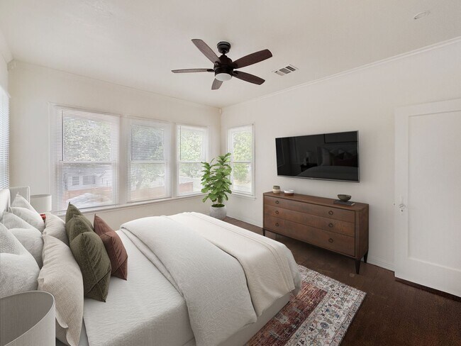 Building Photo - A Timeless Gem Awaits - Elegant Historic Home Nestled in the Heart of Los Angeles Heights Keyston...