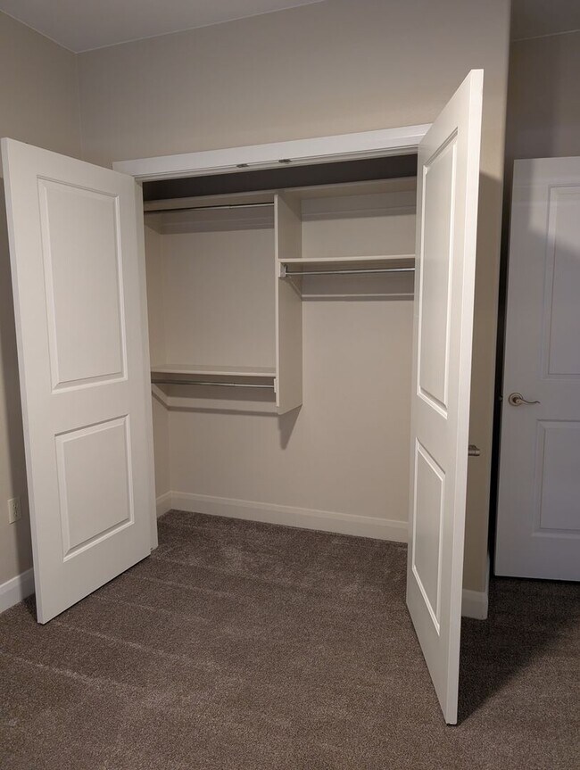 Building Photo - Super clean and upgraded 2 bed condo in Washington