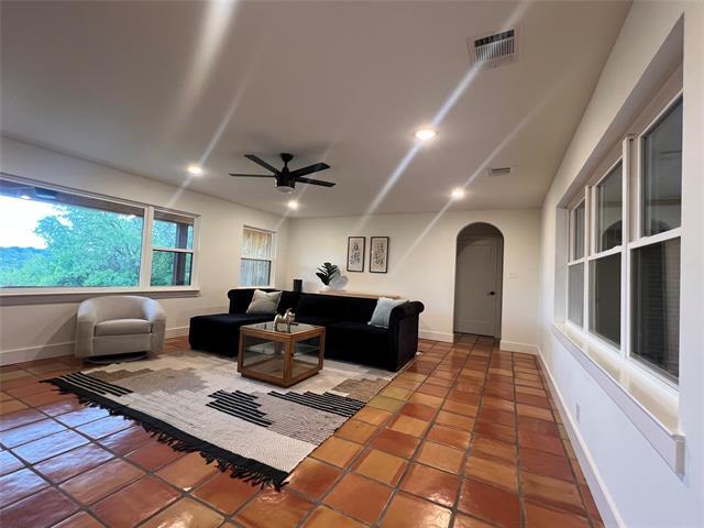 Building Photo - 5105 Circle Ridge Dr W