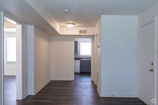 2BR, 1BA - The Legend at Walnut Hill
