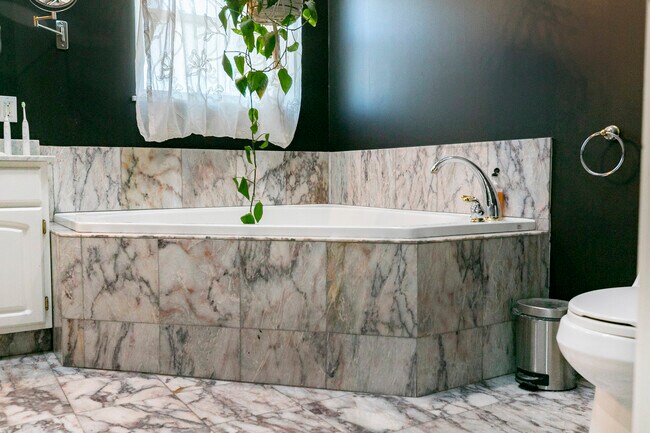 Building Photo - 9535 Osceola Ave