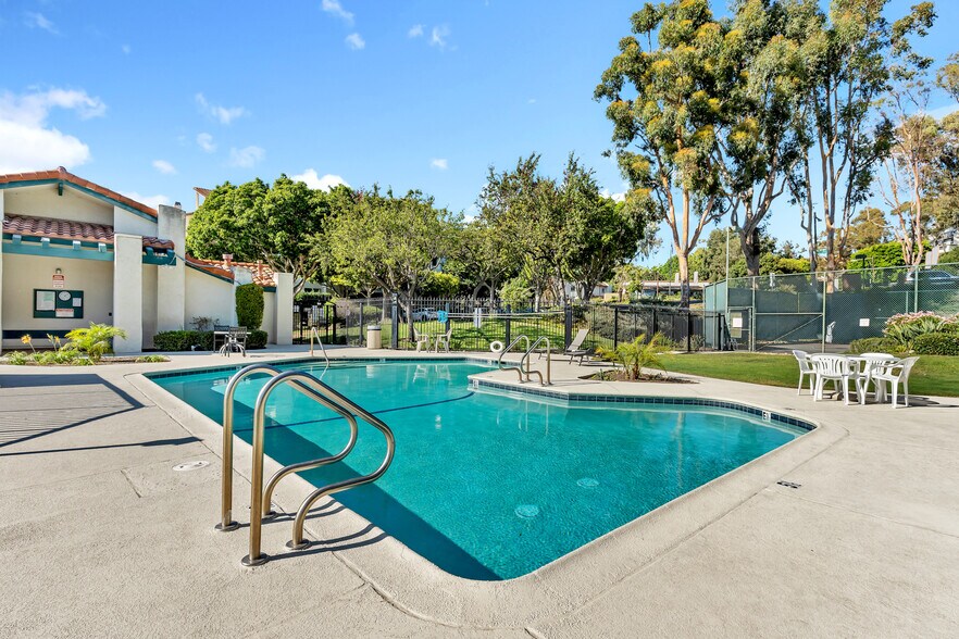 Building Photo - 11233 Tierrasanta Blvd