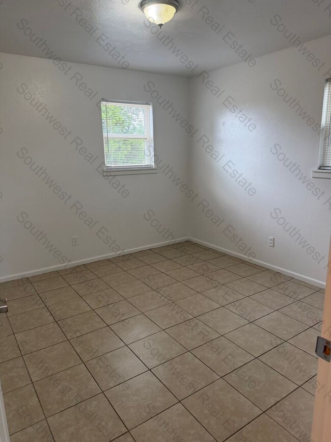 Building Photo - Cute 3 bedroom 1 bath home.