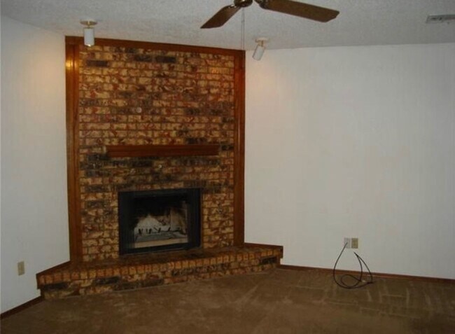 Building Photo - 8502 Brookline Pl