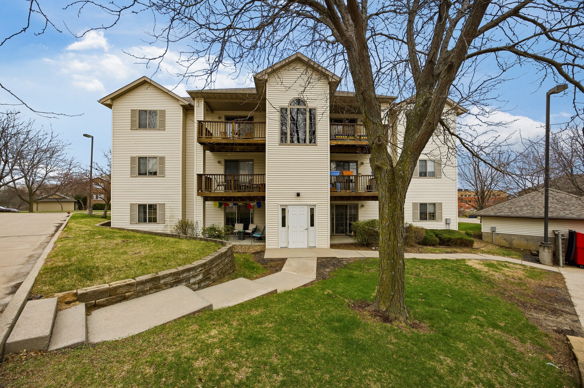 Building Photo - 2871 Coral Ct