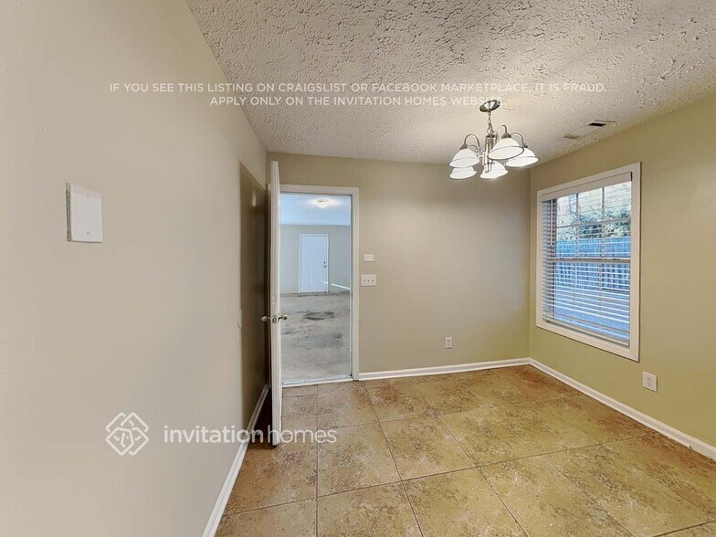 Building Photo - 690 Castlebrooke Dr SE