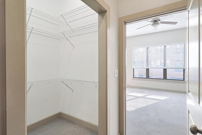 Building Photo - 1901 Post Oak Blvd