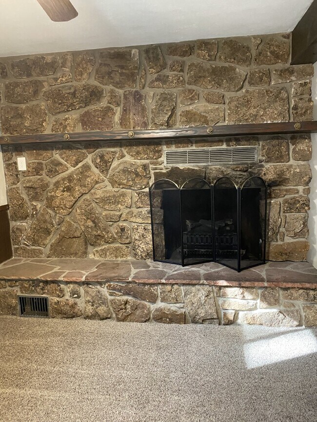 Building Photo - 3 bedroom - Hartsock