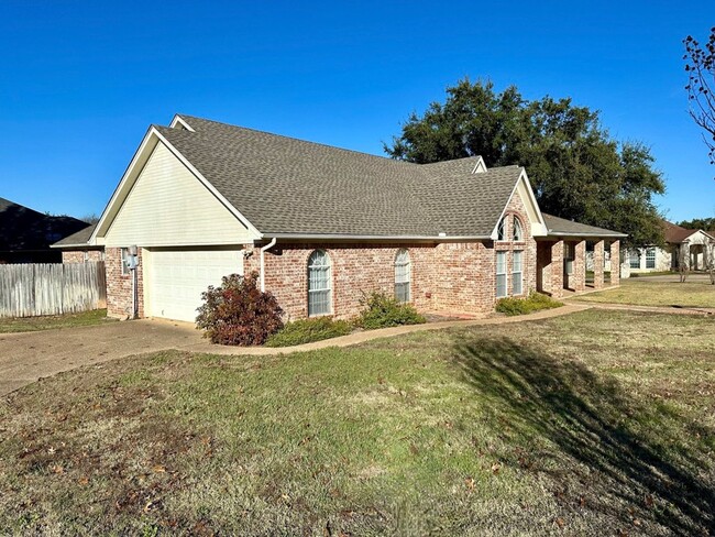 Building Photo - 3bd 2ba House In Robinson, Tx!