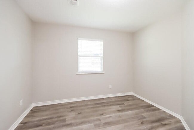 Building Photo - 18806 Oak Bower Dr