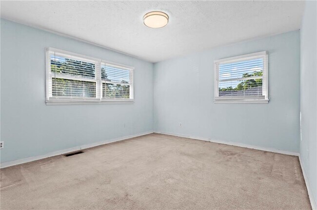 Building Photo - 2560 Walton Way SW