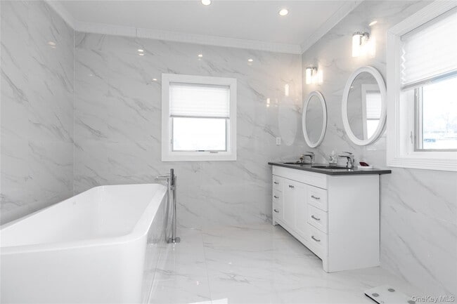 Building Photo - 66 Essex Rd