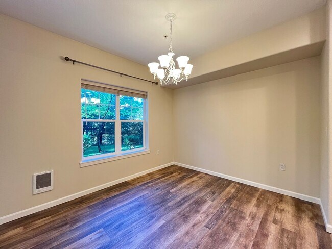 Building Photo - Private Ground Floor 1 Bed 1 Bath Hillsbor...